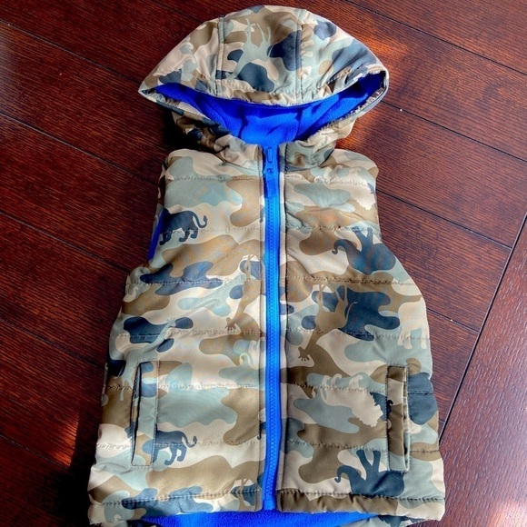 Little Me Camo Green 24 Months Hooded Puffer Vest - Picture 1 of 3